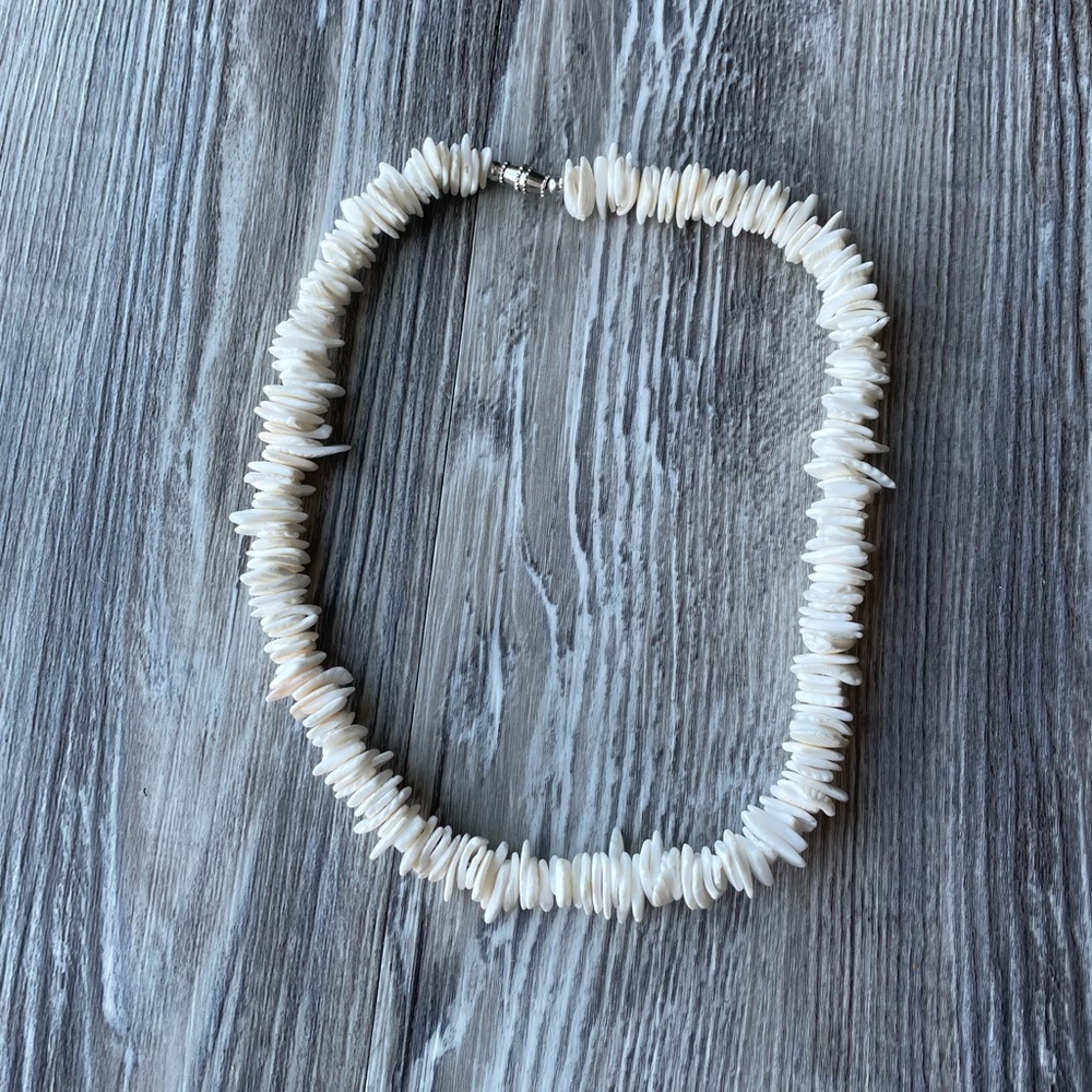 Cute shell necklace 15 1/2 inches long